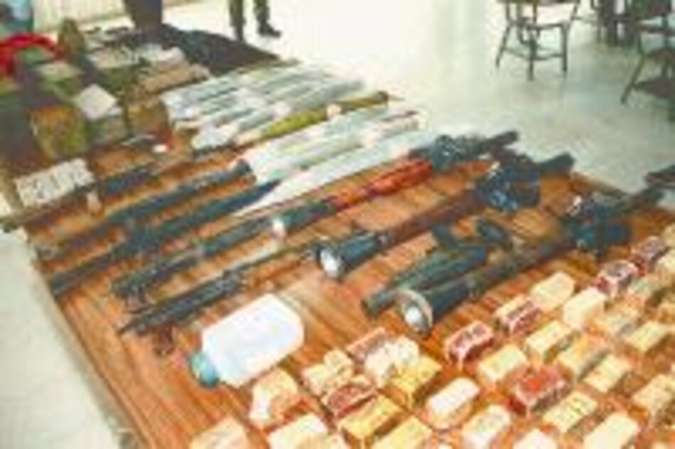 Incautan cargamento de armas