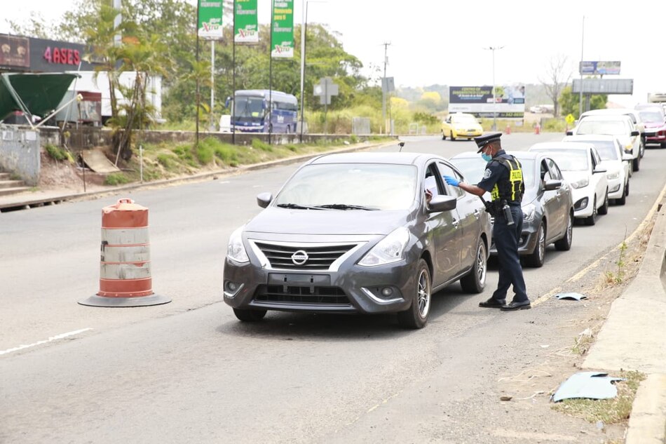Suspenderán la licencia por 3 meses a los conductores que violen la cuarentena; una grúa se llevará el vehículo