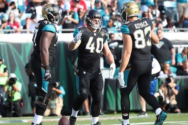 Jaguars arrollan a Texans y avanzan a los 'playoffs'