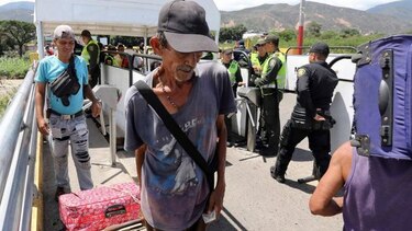 Colombia aumentará controles en frontera con Venezuela por oleada de migrantes