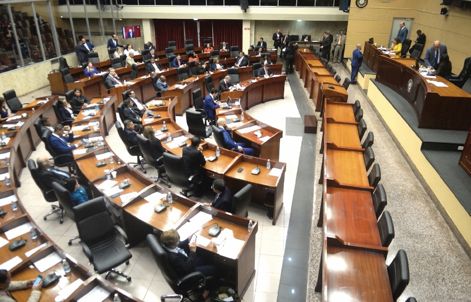 Diputados suplentes no deben tener doble salario: Corte Suprema