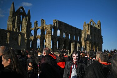 Fans de ‘Drácula’ baten récords de vampiros en el Reino Unido