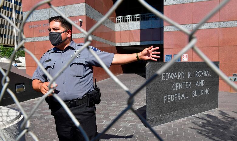 Presidente de México pide a la DEA aclarar su relación con exministro detenido en Estados Unidos