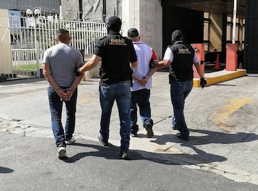 Detienen a director del centro de detención Mariscal Zavala, acusado de facilitar fuga de reo pedido en extradición