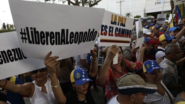 Oposición venezolana exige libertad de Leopoldo López tras declaración de fiscal