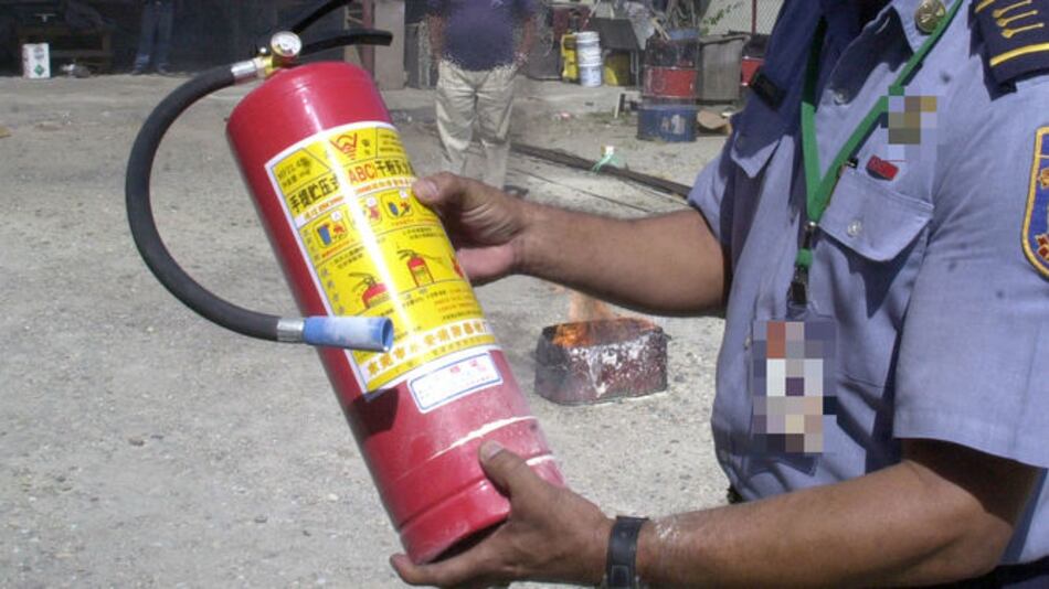 Timadores se hacen pasar por bomberos para ingresar a comercios en La Chorrera