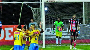 Chorrillo no afloja posición