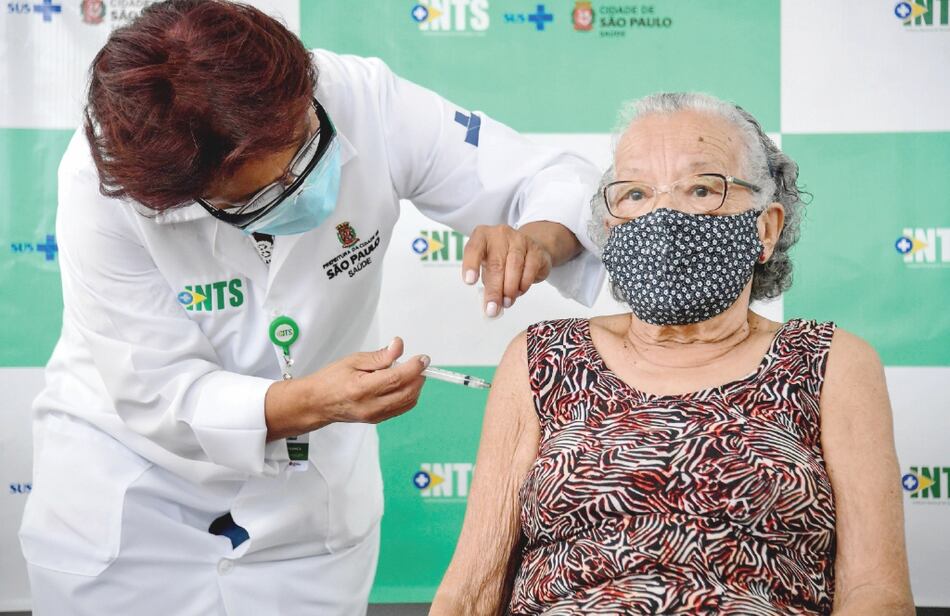 Recrudecimiento de pandemia amenaza recuperación: FMI