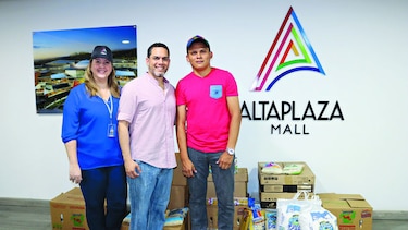 Altaplaza entrega donación a escuela de Mocambo