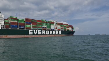 Venta de autos, Zona Libre y banca impulsan la economía