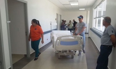 Trasladan pacientes a primera fase del nuevo hospital Anita Moreno