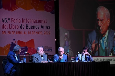 Vargas Llosa siguió escribiendo durante su hospitalización por la Covid-19