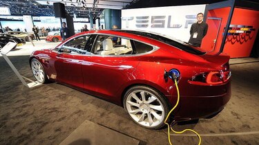 Condenan a Tesla a pagar más de US$200 millones por una falla del piloto automático que causó una muerte