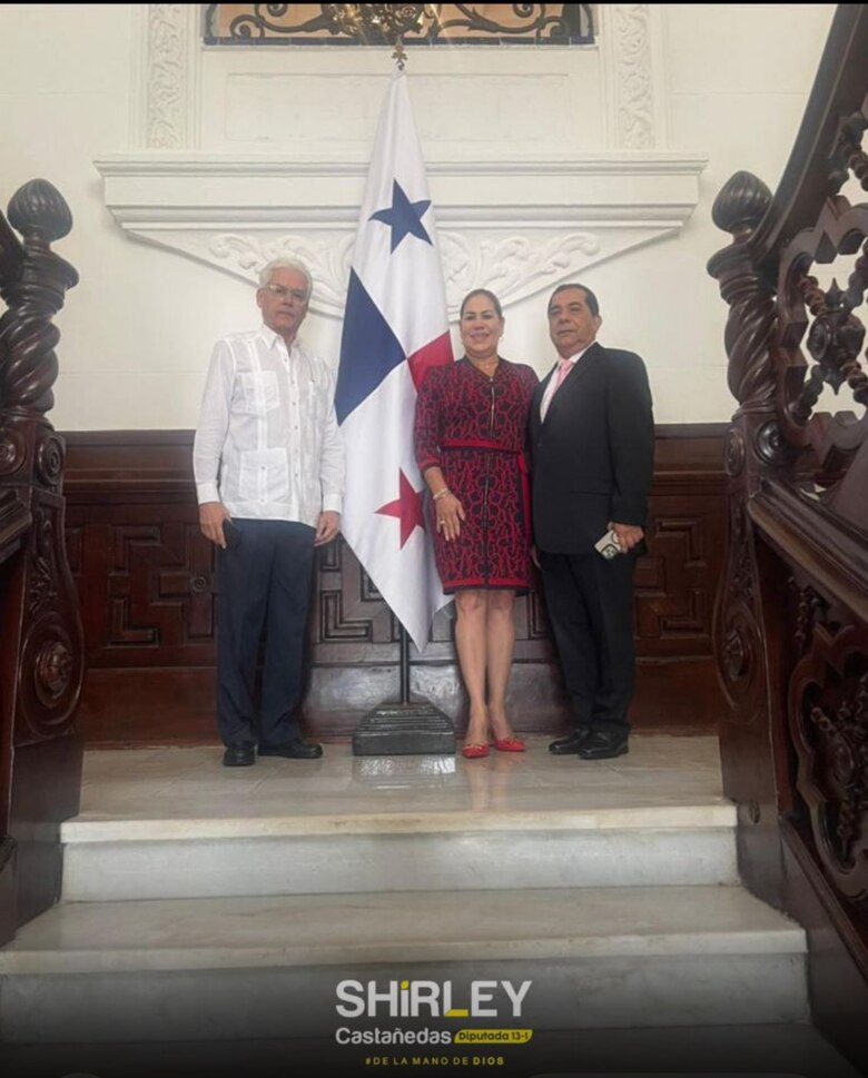 Zúñiga señala al contralor por operar a favor de Shirley Castañedas; Flores amenaza con exponer a diputados