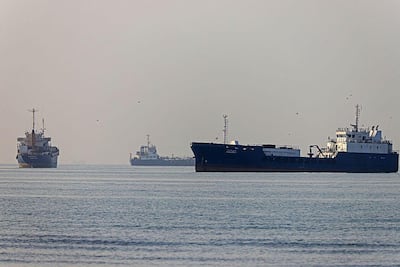 Crisis en Ormuz deja 400 buques y 6 mil marineros varados; OMI pide restablecer la navegación