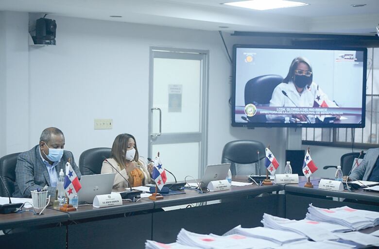 Aprueban $200 mil a la Lotería para 7 vehículos