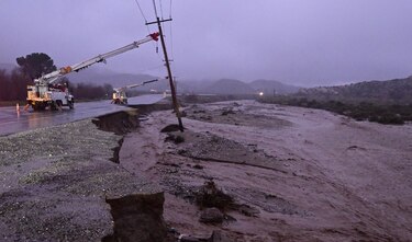 Nuevas tormentas azotan California en Navidad, que está bajo estado de emergencia