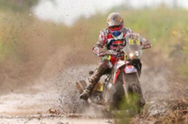 Loeb y Barreda ganan tercera etapa y lideran el Rally Dakar