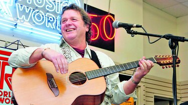 Muere el cantante y bajista John Wetton