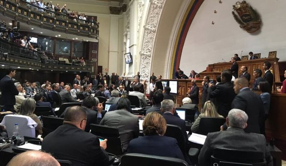 Oposición venezolana aprueba ley de gobierno de transición