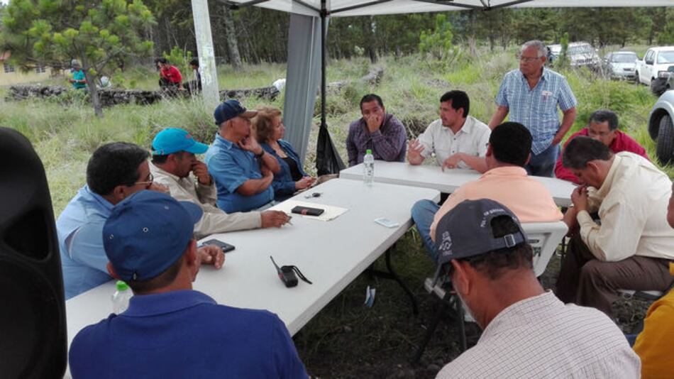 Ministro Eduardo Carles insistirá a productores que participen en mesa técnica