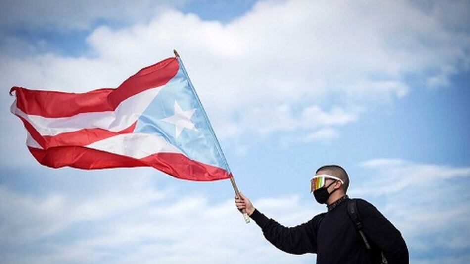Bad Bunny pausa su carrera para apoyar protestas en Puerto Rico