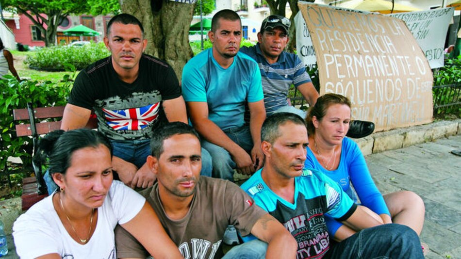 Cubanos protestan por restricción en Panamá