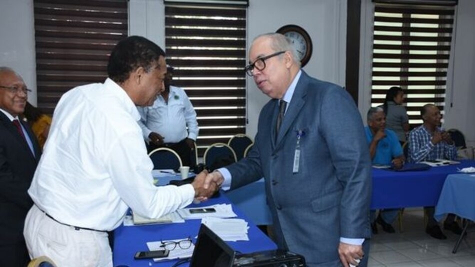 Lau Cortés anuncia creación de clínicas móviles de la CSS para atención primaria