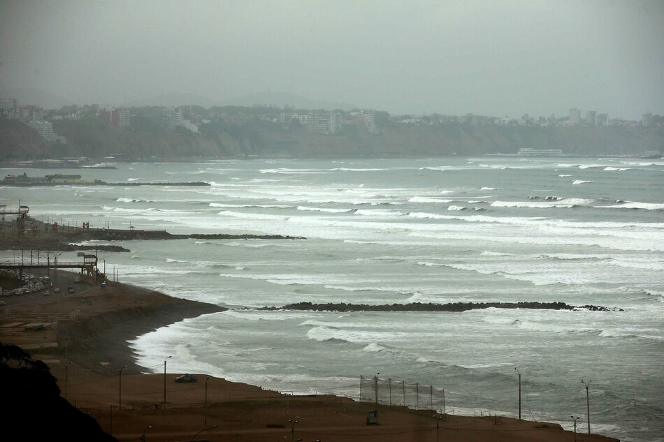 Perú cierra 68 puertos de todo su litoral ante oleajes de ligera a fuerte intensidad