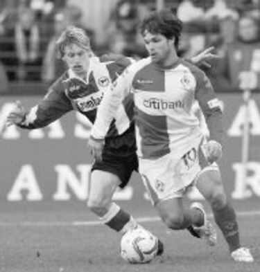 Schalke sigue su marcha ascendente en Alemania