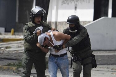 Maduro propone a oposición iniciar diálogo antes de que se vote la constituyente