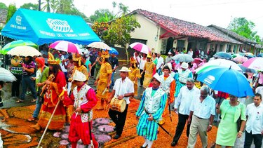 Pariteños celebran el Corpus Christi