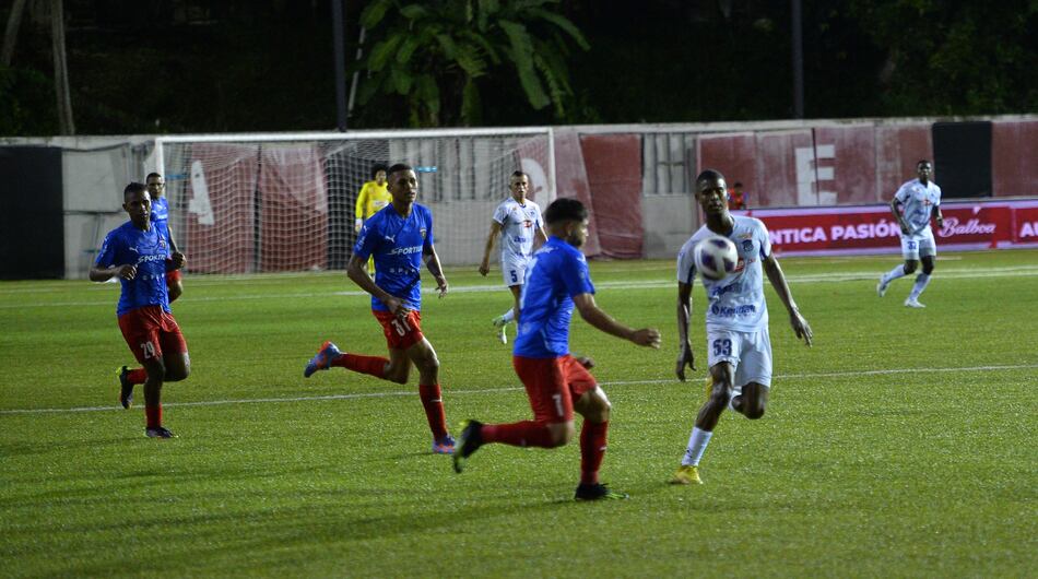 Técnico de Árabe Unido asegura que el equipo va por el camino correcto