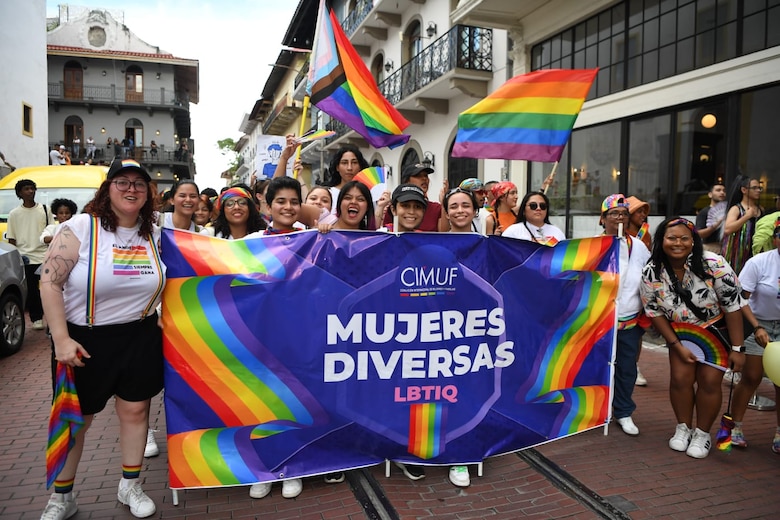 Concluye el mes del orgullo en Panamá con una marcha que recorrió del Casco Antiguo a la Cinta Costera