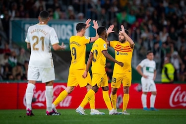 El Barça recupera pegada en Elche como aviso al Madrid