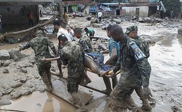 Alcalde y gobernadora imputados por alud que dejó cientos de muertos en Colombia