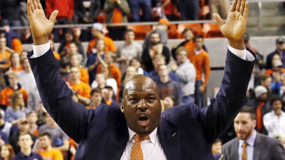 Destapan red de corrupción en básquet universitario de Estados Unidos; Adidas incriminada