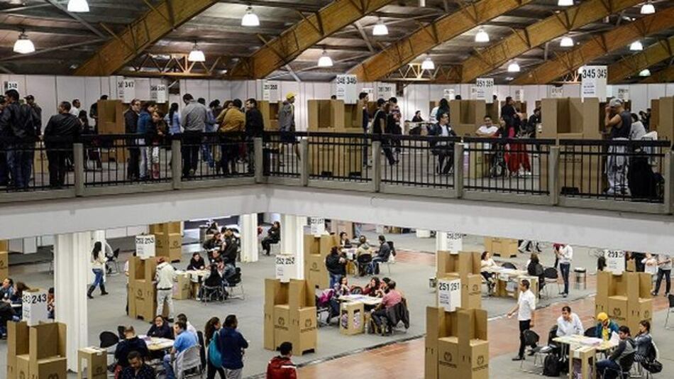 Arrancó el conteo de los votos en Colombia