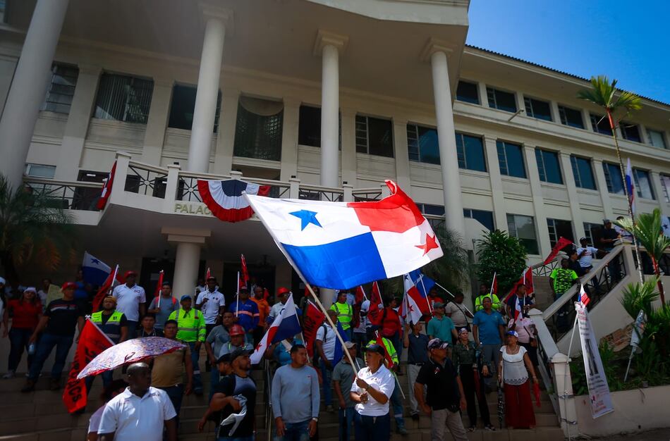 Se retuvo el salario a 17 mil 495 docentes de todo el país: Meduca