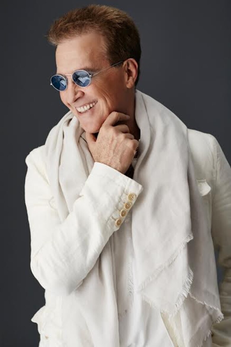 Emmanuel trae a Panamá las canciones de toda su vida