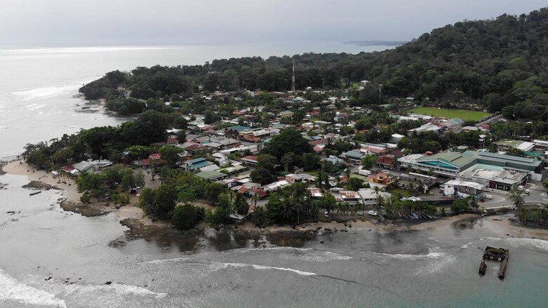 Puerto Viejo, el enclave bilingüe de Costa Rica que ha atraído a migrantes afrocaribeños y ahora recibe a cientos de estadounidenses
