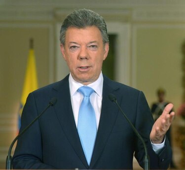 Santos anuncia que se lanza a la reelección
