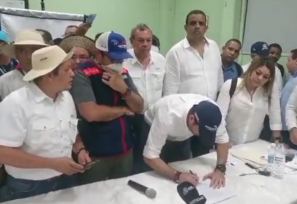 Anadepo y Gobierno logran acuerdo; costo del combustible es de $3.25 el galón y abrirán las vías