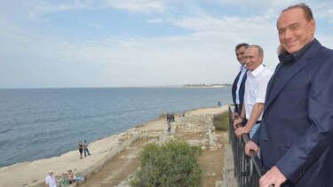 Ucrania declara persona non grata a Silvio Berlusconi por visitar Crimea