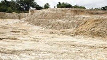 Hoteleros preocupados por la extracción de arena