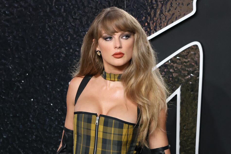 Taylor Swift reina en los MTV VMA con siete premios y agradece el apoyo de su novio