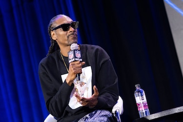 Demandan a rapero Snoop Dogg por agresión sexual