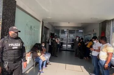 Expresidente Abdalá Bucaram es internado por paro cardíaco, según su abogado