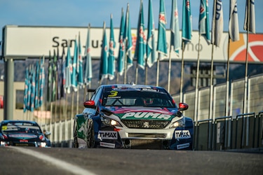 Luis ‘Lucho’ Ramírez se sobrepone a problemas con los frenos y sigue firme en el TCR South America