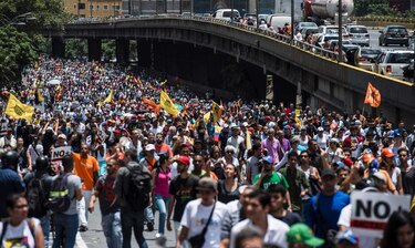 Opositores volvieron a las calles para pedir elecciones en Venezuela
